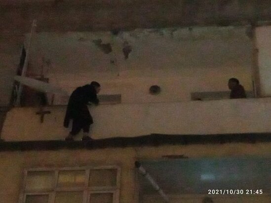 Bakıda intihara cəhd edən şəxs xilas edildi – FOTO/VİDEO