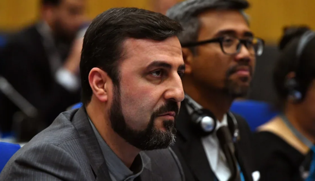Qəribabadı: Hörmüz boğazını "X" paylaşımları və ya təyyarə gəmiləri ilə ələ keçirmək olmaz