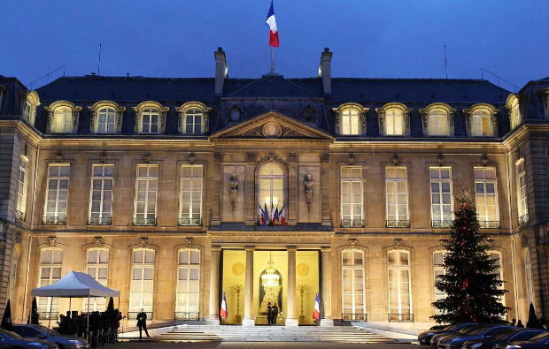 Fransada prezident sarayının əməkdaşı iqamətgahdan 100-ə yaxın əşya oğurlayıb