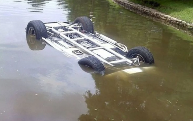 Naxçıvanda avtomobil su kanalına aşıb, bir ailənin dörd üzvü...