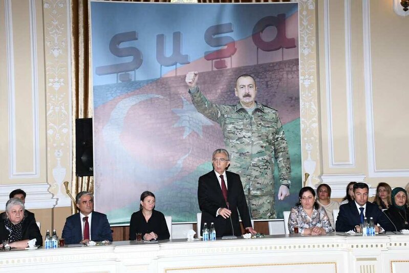 Eldar Əzizov şəhid ailələri ilə görüşdü