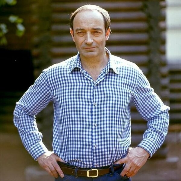 Arvadının soyadını qəbul edən məşhur kişilər - Aralarında qəhrəman da var