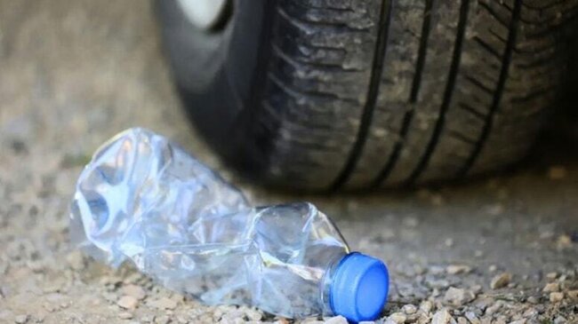 Avtomobilinizin təkərinə plastik butulka ilişibsə əsla düşməyin