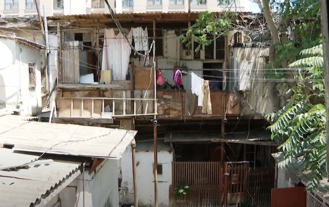 Ömrünü başa vurmuş BİNA: Təhlükəli şəraitdə yaşayanlar