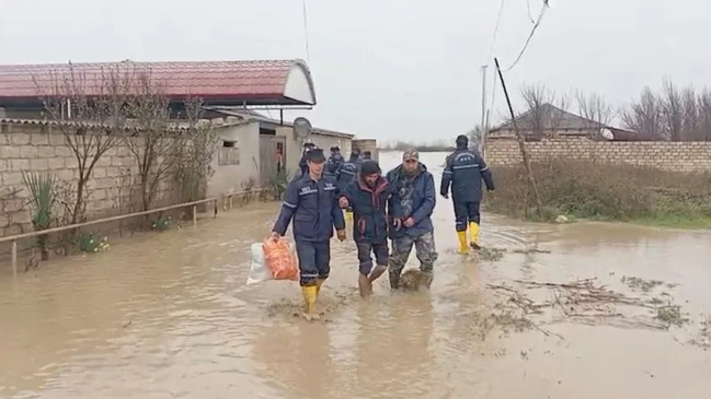 Xaçmazda intensiv yağışlar nəticəsində evlərə su dolub, 22 nəfər təxliyə edilib