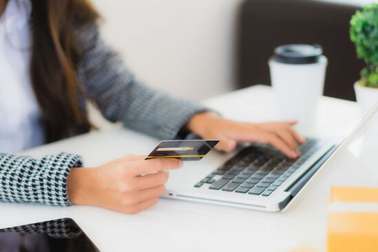 Məktəbli anasının kartından onlayn oyuna külli miqdarda pul köçürüb