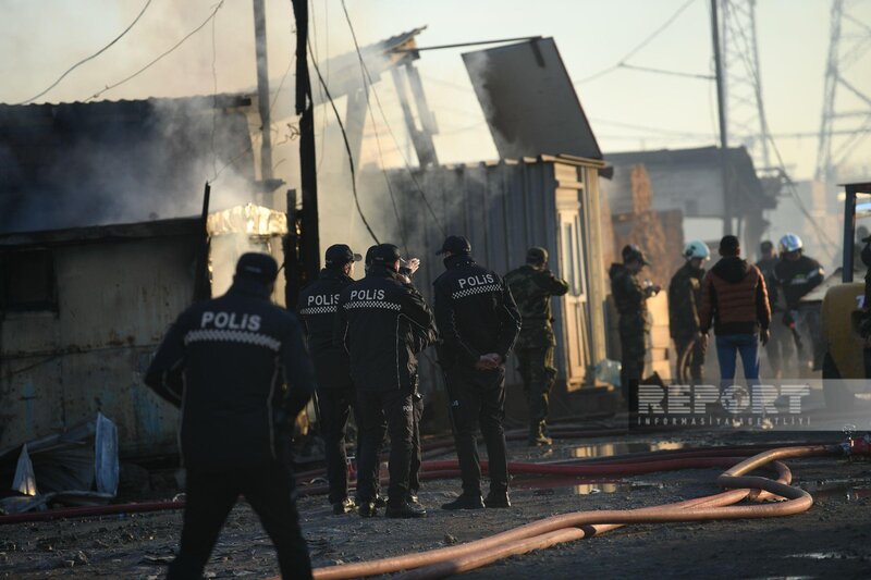 Bakıda taxta bazarında baş verən yanğın yerindən FOTOLAR