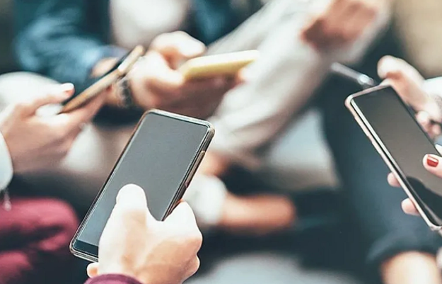 Ötən il Azərbaycanda mobil operatorların gəlirləri 1,3 milyard manata yaxınlaşıb