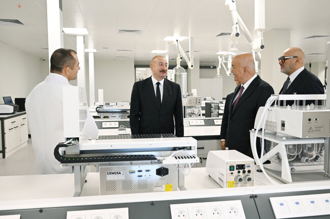 Prezident dərman istehsalı müəssisəsinin açılışında - Fotolar