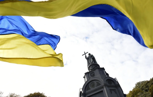 Zelenski Rusiya və İran vətəndaşlarına qarşı sanksiya tətbiq etdi