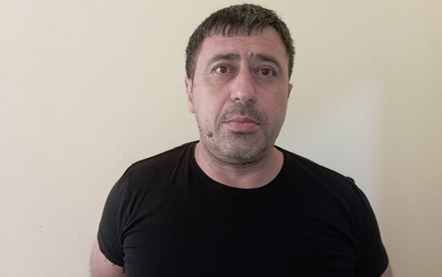 Başqalarının maşınlarını "satış"a çıxardı, saxlanıldı