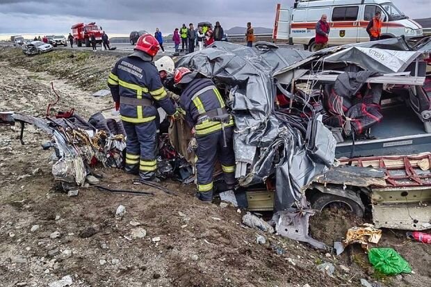 Rusiyada mikroavtobus qəzaya düşdü: Beş nəfər öldü