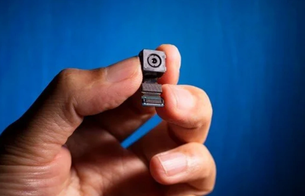 Yüksəkvəzifəli məmurun evinə gizli kamera quraşdırıb beş milyon dollar istəyən şəxs həbs olundu