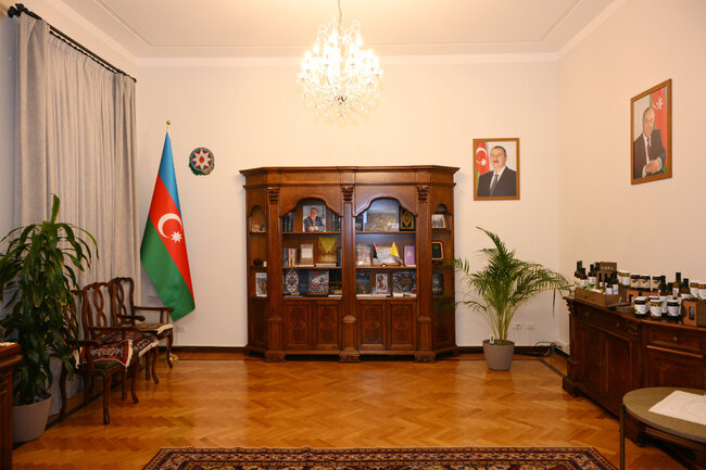 Mehriban Əliyeva səfirliyin inzibati ofisinin açılışında - Fotolar