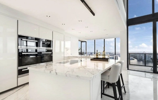 Messi milyon dollarlıq bu evini satır