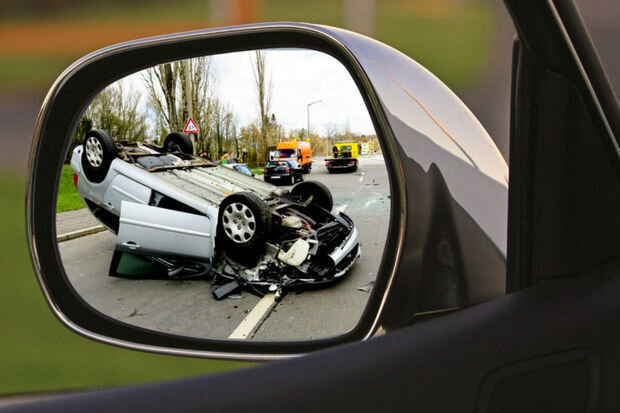 Zaqatalada minik avtomobili aşıb, iki nəfər xəsarət alıb