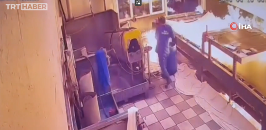 Tekstil emalatxanasında avadanlıq partladı - VİDEO