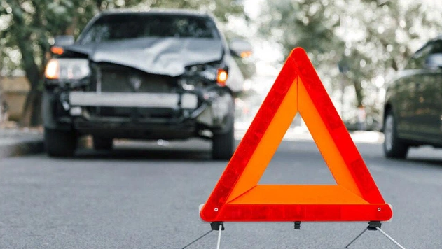 Qaradağda "Mercedes" "KamAZ"la toqquşub, xəsarət alanlar var