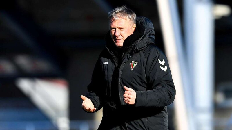 Azarkeşlər baş məqşçini döydülər