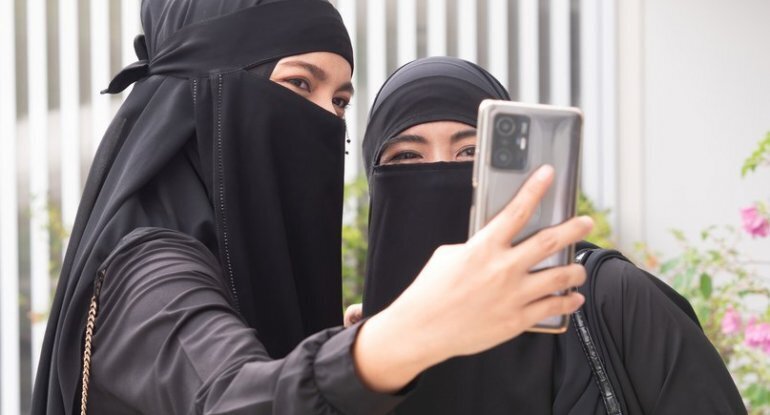 Rusiyada niqab taxmaq qadağan olunacaq