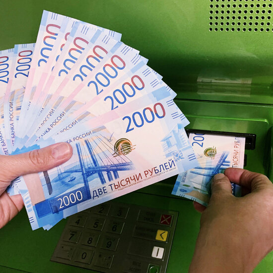 Rusiyadan xaricə ayda bu məbləğdən artıq pul köçürmək mümkün olmayacaq