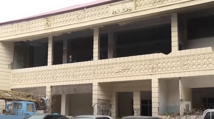 Tamaşaçılarını qarşılayan məkan indi narkomanlara yuva olub:"Dostluq" kinoteatrı… - VİDEO