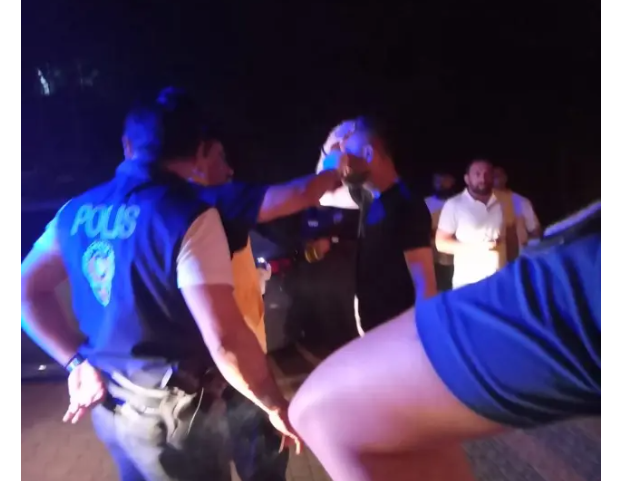 Dövlət məmuru dava etdiyi qonşusunu ağır yaraladı - VİDEO