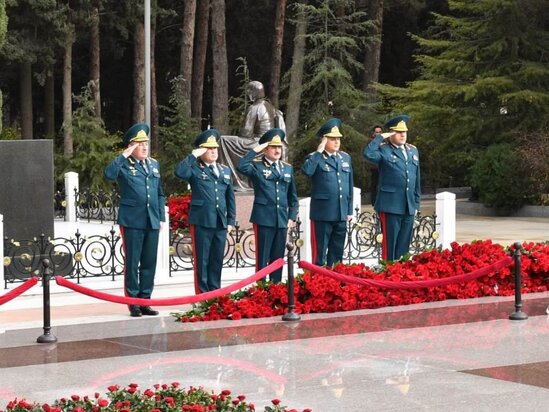 DSX-nin rəhbər heyəti Heydər Əliyevin məzarını ziyarət etdi - FOTO