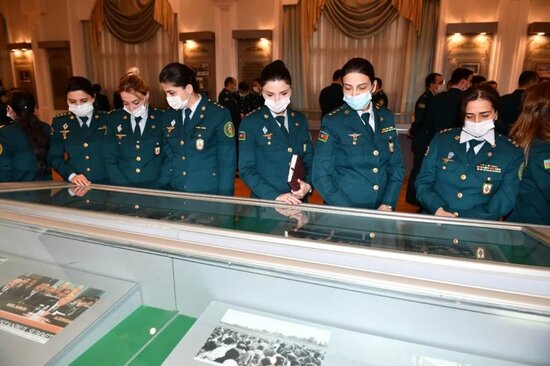 DSX-nin rəhbər heyəti Heydər Əliyevin məzarını ziyarət etdi - FOTO