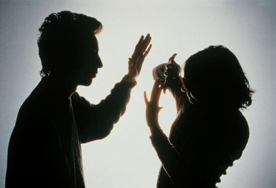 Küçədə qızları şillələyənə ətrafdan niyə reaksiya verilmir? - AÇIQLAMA