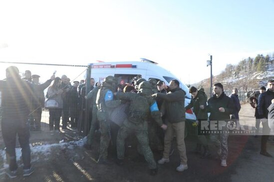 Azərbaycanlı etirazçıların qarşısına çıxan sülhməramlıların polkovniki sərxoş imiş - YENİLƏNİB + VİDEO