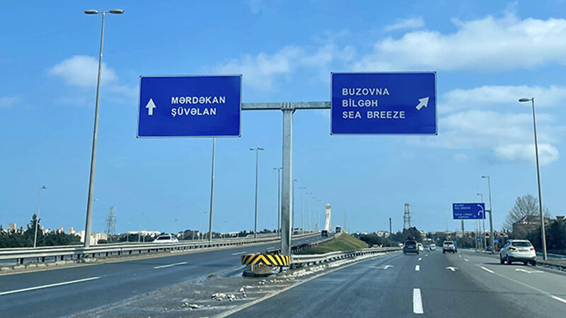 Yol nişanlarındakı Nardaran adı niyə "Sea Breeze"ə dəyişdirilib? (FOTO)