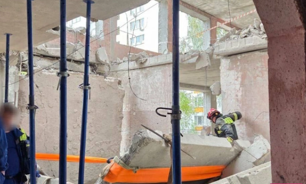 Məktəbdə FACİƏ: Ölənlər və dağıntılar altında qalanlar var - FOTOLAR