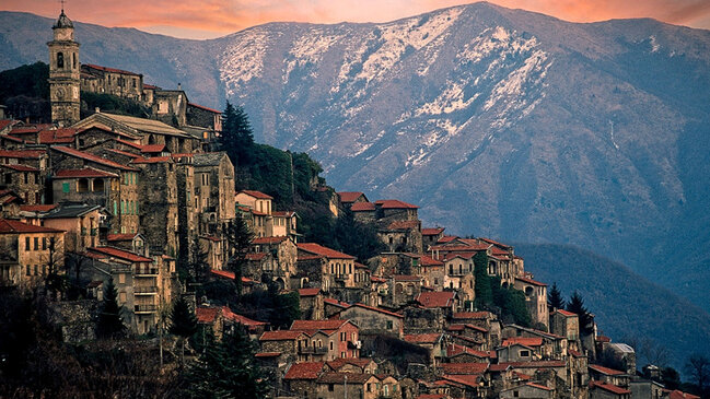 İtaliya dağlarında cəmi 1 avroya ev - Bu necə mümkündür?