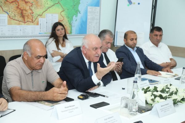 Ələtdə çay məcrasının dəyişdirilməsi və yol qovşağının inşası zamanı ağaclar köçürüləcək