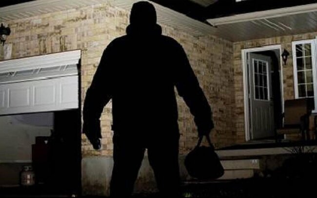 Bakıda 3 min 600 manatlıq telefon oğurlanıb