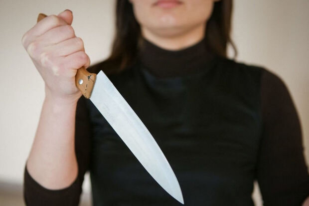 Azərbaycanda qadın maşınına mindiyi leytenatı bıçaqladı: "Mənə elə təkliflər etdi ki..."