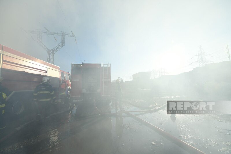 Bakıda taxta bazarında baş verən yanğın yerindən FOTOLAR