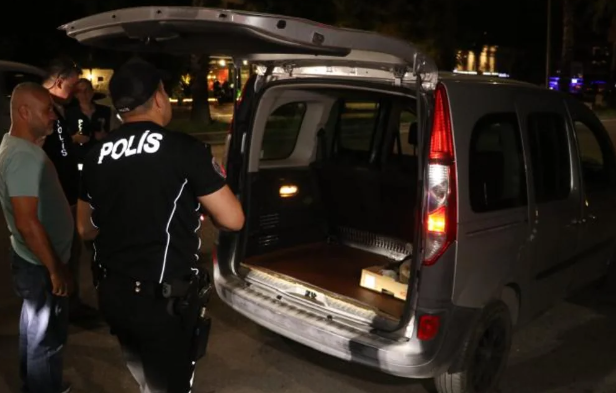 Adanada genişmiqyaslı əməliyyat: Axtarışda olan 35 nəfər saxlanılıb