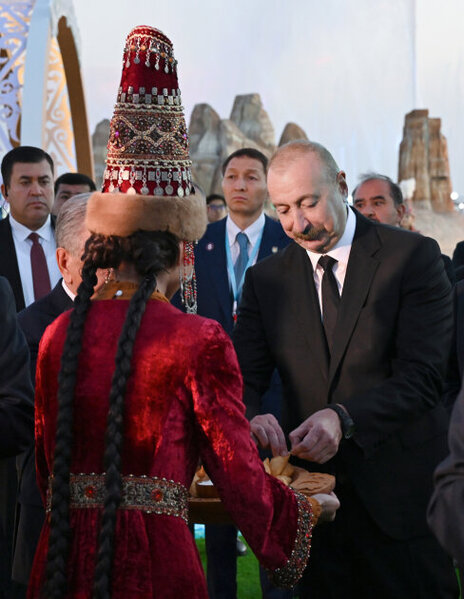 Şəkərbura, paxlava bəzək verir Türkmənbaşına... - Fotolar