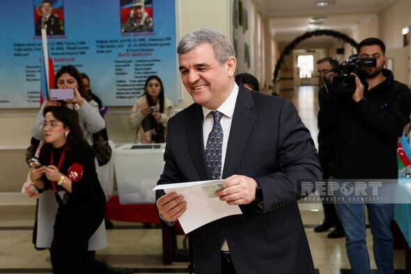 Prezidentliyə namizəd Fazil Mustafa səs verib - FOTO