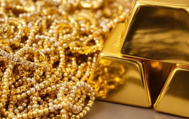 Çində ailə itmiş qızılı tapmaq üçün 10 ton zibili ələk-vələk edib