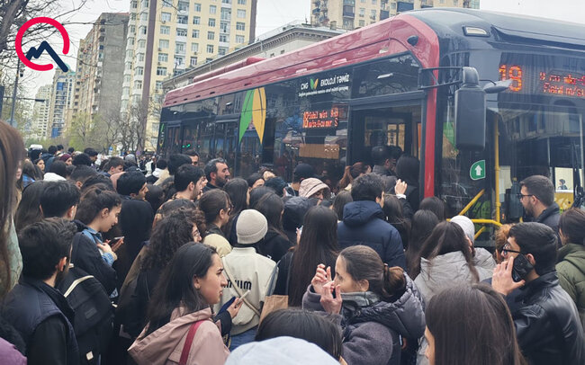 Metrodakı problem sərnişinləri çətin vəziyyətdə qoydu
