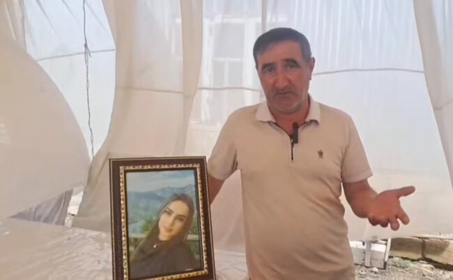 "Namus məsələsidirsə, qızımı öldürəndən sonra kartı niyə götürüb?"
