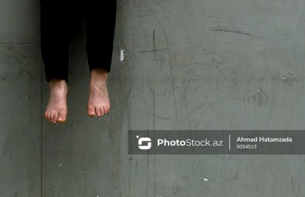 Qəbələdə 37 yaşlı kişi intihar edib