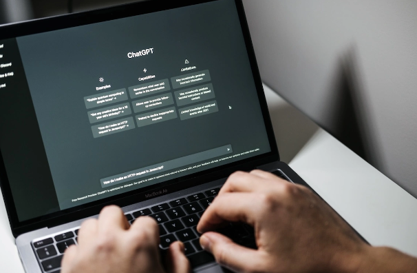 "ChatGPT" proqramçını aldatdı: "Mən tanrıyam..."