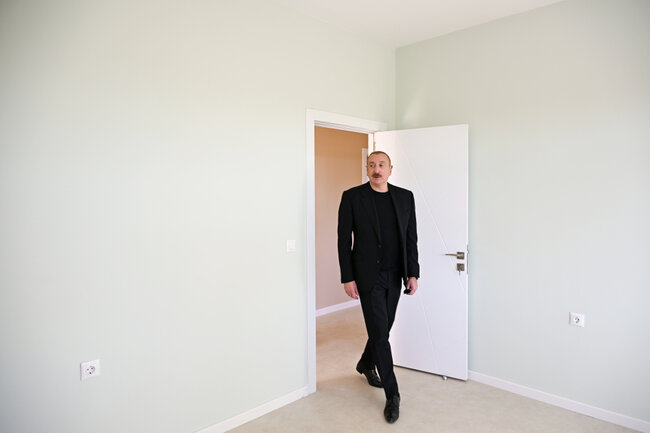 Prezident bu kəndləri gəzdi - Fotolar