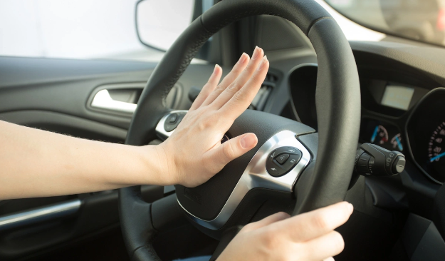 Sosial şəbəkələrdə satılan, qanunla qadağan olunan avtomobil səs siqnalları ölkəyə necə gətirilir?