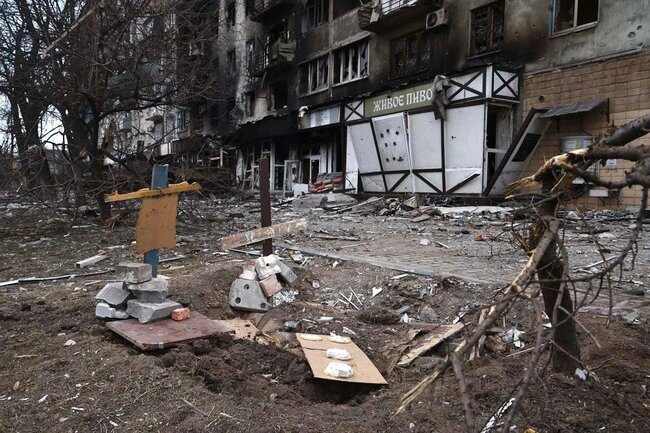 Mariupolda sakinlər yaxınlarını küçələrdə dəfn edirlər – FOTOLAR