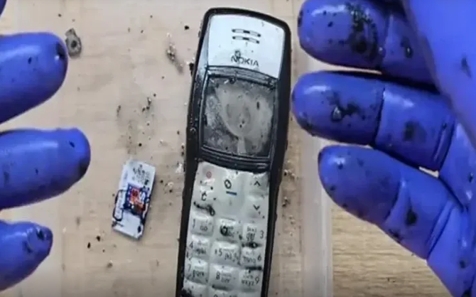 15 il suda qalan telefon Qara dənizdə tapıldı